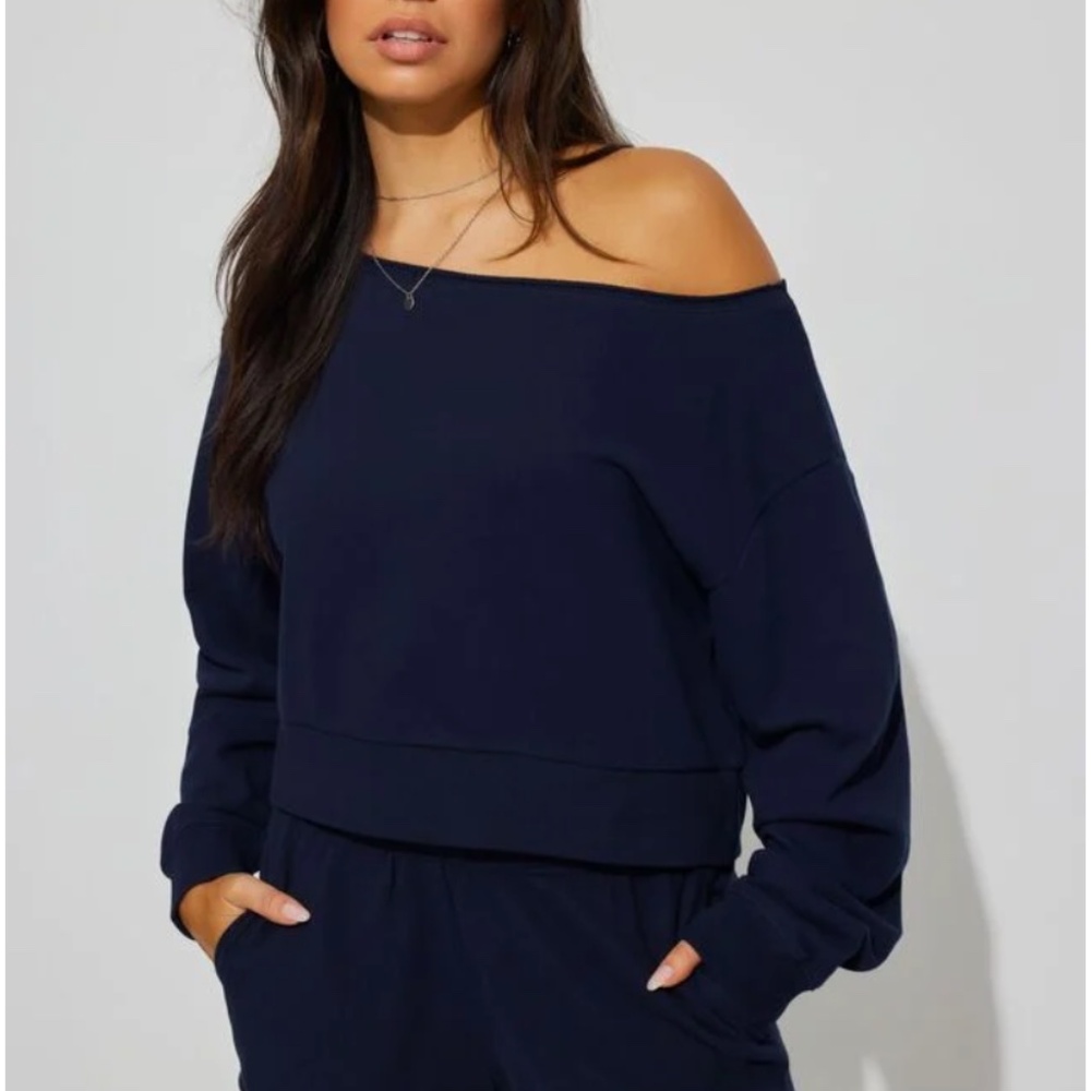 garage off shoulder sweater (mariana blue)